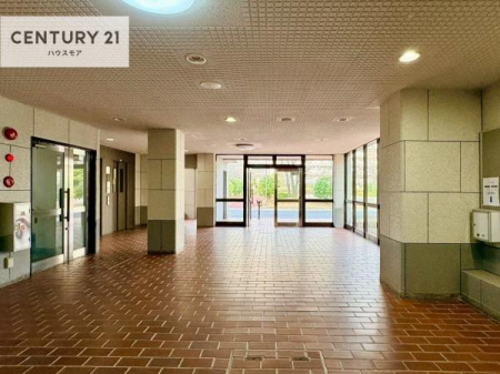 ���r�[�@���邭�J�������ӂ�郍�r�[�B
�����Ղ�̗z�����������݁A�Z�܂�����K������D�����}���Ă���܂��B