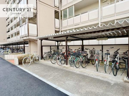 ���̑����p���@���֏ꊮ���ŁA���q���܂̎��]�Ԃ�ʋΗp�̎��]�Ԃ����S���Ēu���܂��B���Ƒ��ɂ����ꂵ���֗��Ȑݔ��ł��B
�󂫏󋵂����C�y�ɂ��₢���킹���������B