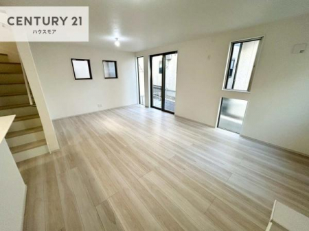 ���r���O�@�傫�ȑ����炽���Ղ�̗z���������閾�邢���r���O�B�J�����̂��郊�r���O�ŉƑ��c���̂��났�̎��Ԃ��߂����܂��I