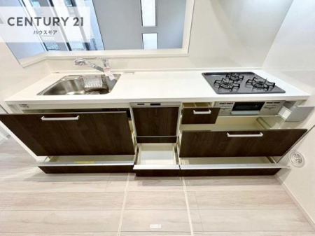 �L�b�`���@���[�X�y�[�X���[�����Ă���A�L�b�`���܂�����������ƕۂ��Ȃ���A�L�X�Ƃ��������X�y�[�X���m�ہB���K�ȍ�Ɗ��ŁA�����̂����������X���[�Y�ɂ͂��ǂ�܂��B