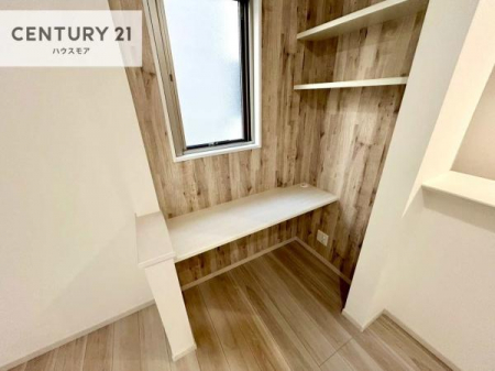 ���r���O�@�X�^�f�B�[�J�E���^�[�͂��q�l�̕׋��⃊���[�g�X�y�[�X�Ƃ��Ă��I
������Ƃ������蕨��u���X�y�[�X�Ƃ��Ă������p���������܂��I