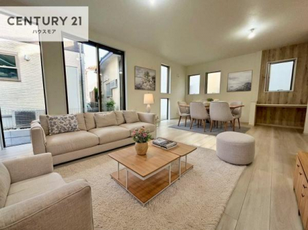 ���r���O�@�Ƌ�́ACG�p�[�X�ł��B��؂ȉƑ����W�܂邩�炱��LDK�ɂ͂�����肽���B
�q�����������C�ɏ΂��Ȃ��瑖�����Ă���p�����������u�L���Ƃɂ��ėǂ������v�Ǝv���u�Ԃł��B