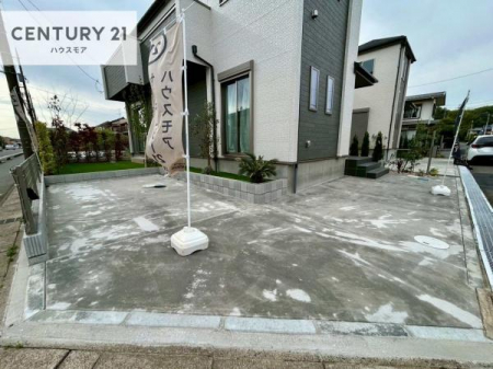 ���ԏ�@���ԃX�y�[�X��2�䕪����܂��I�Z�J���h�J�[�͂������A�o�C�N�⎩�]�ԂȂǂ��u���ꏊ�ɍ���܂���B�y���n�̔���J�Ò��z