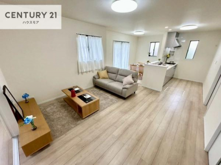 ���r���O�@�J�����̂���L�XLDK�I�\�t�@�[��_�C�j���O�e�[�u����u���Ă������ɂȂ�Ȃ��̂ŉ��K�ɉ߂����܂��I�R�~���j�P�[�V���������₷�����r���O�ł��B�y���n�̔���J�Ò��z