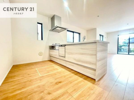 �L�b�`���@��l�C�̑Ζʎ��V�X�e���L�b�`�����̗p���Ă��܂��I���Ƒ��̃R�~���j�P�[�V���������R�Ƒ�����݌v�ł��B
���q�l�ɂ��ڂ��͂��̂Ŋ������ł��ˁB���[�͂�����܂��I