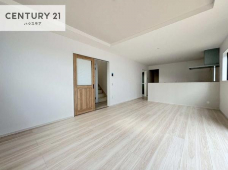 ���r���O�@�D�����z���܂肪���r���O����ł���ċ��S�n�̗ǂ���Ԃ����o���Ă���܂��I
���났�̎��Ԃ��߂����܂��I