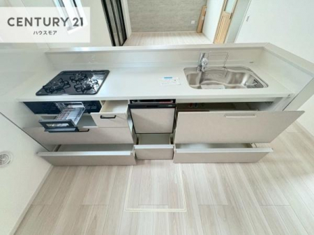 �L�b�`���@��l�C�̑Ζʎ��V�X�e���L�b�`�����̗p���Ă��܂��I���Ƒ��̃R�~���j�P�[�V���������R�Ƒ�����݌v�ł��B
���q�l�ɂ��ڂ��͂��̂Ŋ������ł��ˁB���[�͂�����܂��I