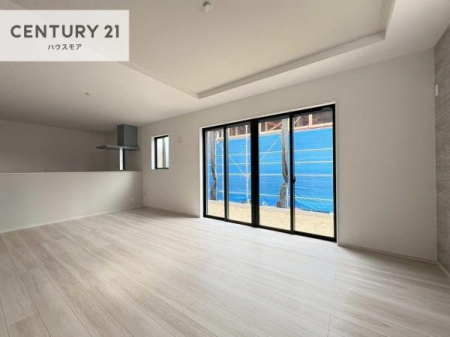 ���r���O�@�傫�ȑ����炽���Ղ�̗z���������閾�邢���r���O�B�J�����̂��郊�r���O�ŉƑ��c���̂��났�̎��Ԃ��߂����܂��I