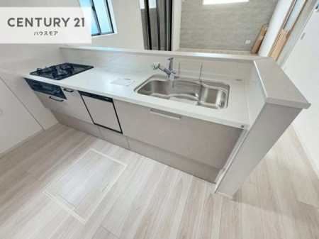 �L�b�`���@��l�C�̑Ζʎ��V�X�e���L�b�`�����̗p���Ă��܂��I���Ƒ��̃R�~���j�P�[�V���������R�Ƒ�����݌v�ł��B
���q�l�ɂ��ڂ��͂��̂Ŋ������ł��ˁB���[�͂�����܂��I