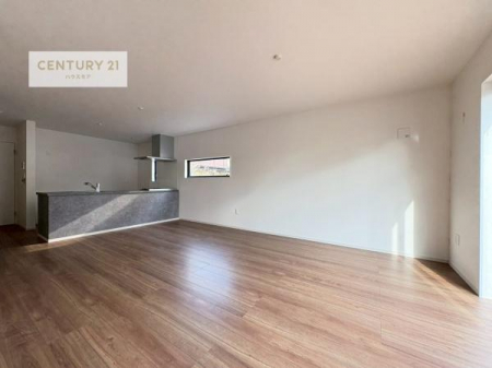 ���r���O�@�D�����z���܂肪���r���O����ł���ċ��S�n�̗ǂ���Ԃ����o���Ă���܂��I
���났�̎��Ԃ��߂����܂��I