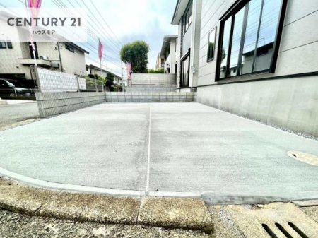 ���ԏ�@���ԃX�y�[�X��2�䕪����܂��I�Z�J���h�J�[�͂������A�o�C�N�⎩�]�ԂȂǂ��u���ꏊ�ɍ���܂���B