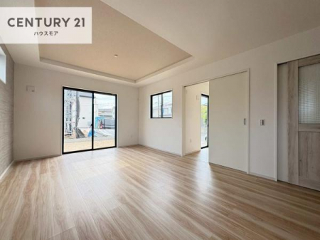 ���r���O�@�傫�ȑ����炽���Ղ�̗z���������閾�邢���r���O�B�J�����̂��郊�r���O�ŉƑ��c���̂��났�̎��Ԃ��߂����܂��I