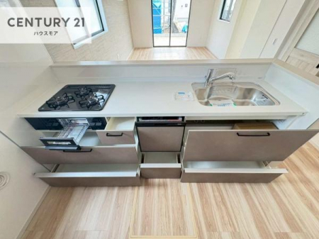 �L�b�`���@���[�X�y�[�X���[�����Ă���A�L�b�`���܂�����������ƕۂ��Ȃ���A�L�X�Ƃ��������X�y�[�X���m�ہB���K�ȍ�Ɗ��ŁA�����̂����������X���[�Y�ɂ͂��ǂ�܂��B