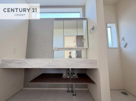 ���ʑ�E���ʏ��@�X�^�C���b�V���ȃf�U�C���̐��ʑ���̗p�B�������ꂽ��Ԃ��A���̏�����A���̎��Ԃ����㎿�Ȃ��̂ɉ��o���܂��B