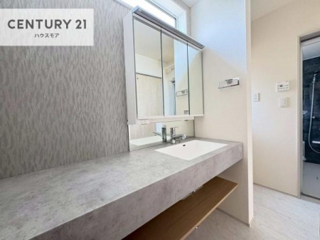 ���ʑ�E���ʏ��@�X�^�C���b�V���ȃf�U�C���̐��ʑ���̗p�B�������ꂽ��Ԃ��A���̏�����A���̎��Ԃ����㎿�Ȃ��̂ɉ��o���܂��B