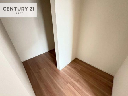 ���[�@�E�H�[�N�C���N���[�[�b�g�t���ł��B��������̂��m���Ȃǂ����[���Ă��������ł��ˁI
���ɂ���@�������ȂǋG�ߕ��̑傫�ȉƓd�����[�ł��܂��I�t���[�X�y�[�X�͏��ւ��̋�Ԃɂ��I