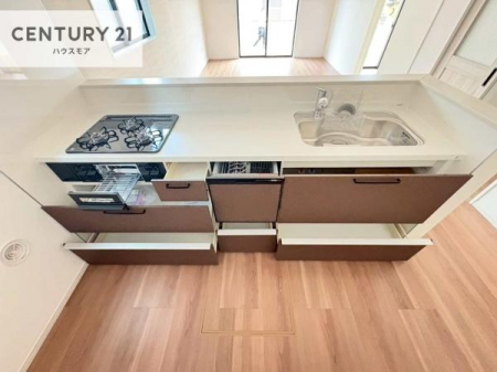 �L�b�`���@���[�X�y�[�X���[�����Ă���A�L�b�`���܂�����������ƕۂ��Ȃ���A�L�X�Ƃ��������X�y�[�X���m�ہB���K�ȍ�Ɗ��ŁA�����̂����������X���[�Y�ɂ͂��ǂ�܂��B