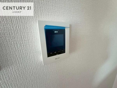 ���̑��@TV���j�^�[�t�C���^�[�t�H���������B���K�҂̊���m�F���Ă���Ή��ł��邽�߁A�h�Ɩʂɂ��z�����ꂽ���S�̐ݔ��ł��B