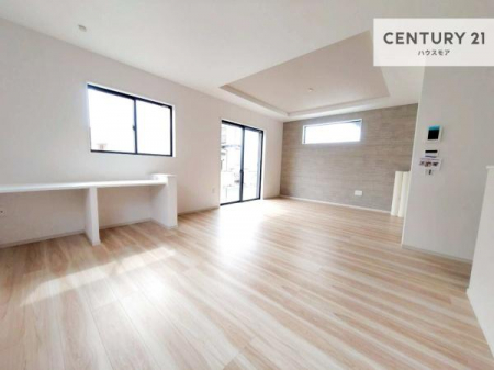 ���r���O�@�傫�ȑ����炽���Ղ�̗z���������閾�邢���r���O�B�J�����̂��郊�r���O�ŉƑ��c���̂��났�̎��Ԃ��߂����܂��I