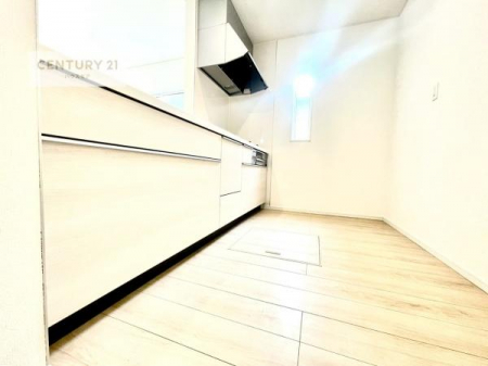 �L�b�`���@��Ƃ肠�钲���X�y�[�X�ō�Ƃ����₷�����K�ȃL�b�`���ł��I
���q�l�ƈꏏ�ɂ��َq������y���߂�L�X�X�y�[�X�ł��B�y�����������ԂɂȂ肻���ł��ˁI