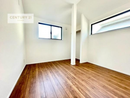 �m���@���[�X�y�[�X�����Ă��܂��I�������X�b�L�����ڂ��鎖���ł��܂��ˁB
�Ƌ��I�΂Ȃ��V���v���ȃf�U�C���ׁ̈A�Ƌ��I�΂����C�ɓ���̋�ԍ�肪�ł������ł��ˁB