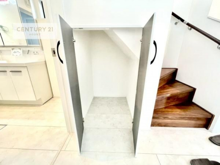 ���[�@�K�i���̃X�y�[�X�𖳑ʂȂ����������A�֗��Ȏ��[�G���A�B���p�i��X�g�b�N�i����������Ǝ��߂��A��炵�ɂ�Ƃ�Ɖ��K���������炵�܂��B