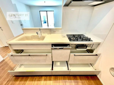 �L�b�`���@���[�X�y�[�X���[�����Ă���A�L�b�`���܂�����������ƕۂ��Ȃ���A�L�X�Ƃ��������X�y�[�X���m�ہB���K�ȍ�Ɗ��ŁA�����̂����������X���[�Y�ɂ͂��ǂ�܂��B