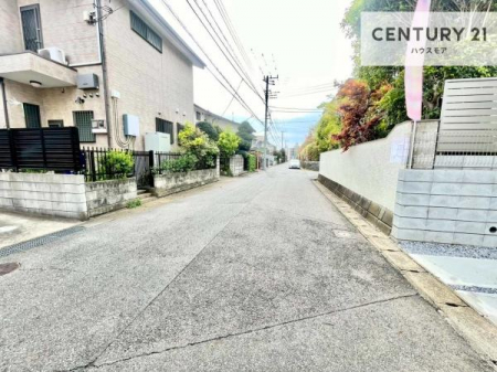 ���̑����n�@�O�ʓ��H6���I�z����ǍD�ȗ��n�ł��B
�Ԍɓ��ꂪ���ȕ������S�ł��ˁB