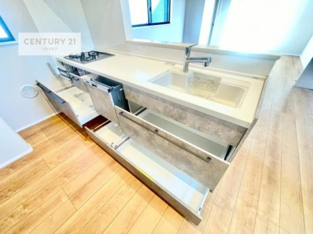 �L�b�`���@���[�͂̍����V�X�e���L�b�`���ŁA��������H�����������Еt���A�L�X�Ƃ�����Ԃŉ��K�ɗ������y���߂܂��B