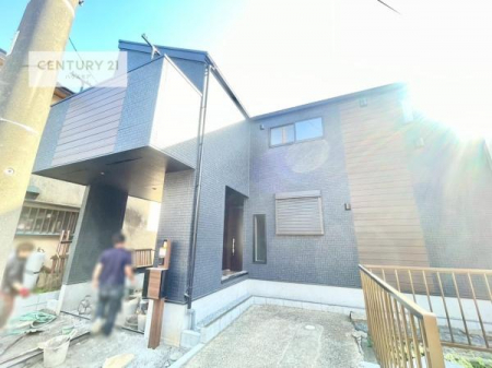 ���ԏ�@�r���g�C���K���[�W�̒��ԏ�́A�J�╗����Ԃ�����Ă����̂ő�؂ɊǗ����ł���̂ň��S�I
