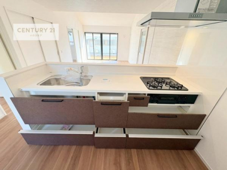 �L�b�`���@���[�͂̍����V�X�e���L�b�`���ŁA��������H�����������Еt���A�L�X�Ƃ�����Ԃŉ��K�ɗ������y���߂܂��B