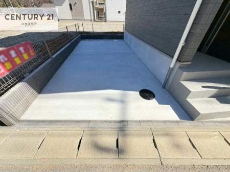 ���ԏ�@���ԃX�y�[�X��2�䕪����܂��I�Z�J���h�J�[�͂������A�o�C�N�⎩�]�ԂȂǂ��u���ꏊ�ɍ���܂���B