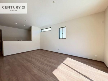 ���r���O�@�D�����z���܂肪���r���O����ł���ċ��S�n�̗ǂ���Ԃ����o���Ă���܂��I
���났�̎��Ԃ��߂����܂��I