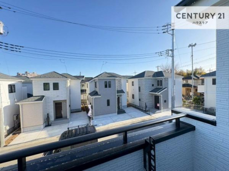 �Z�˂���̒��]�ʐ^�@���͂͒�w�Z��L���闎���������X���݁B�Â��ŉ��₩�ȏZ���̒��A�������Ƃ������Ԃ����߂������������܂��B