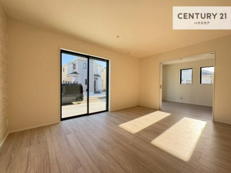 ���r���O�@�傫�ȑ����炽���Ղ�̗z���������閾�邢���r���O�B�J�����̂��郊�r���O�ŉƑ��c���̂��났�̎��Ԃ��߂����܂��I�����̂����w�\�ł��I���񌻒n�ŗz������Ȃǂ��̊����������܂��I