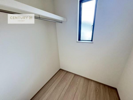 ���[�@�t�@�~���[�N���[�N��������Z�܂��́A���[�͂Ɖ��K�������˔������ґ�ȋ�Ԑ݌v�B�ߗނ�o�b�O�A�G�ߕ��܂łЂƂ܂Ƃ߂ɂł��A���X�̐������ڂ������ƃX�}�[�g�ɁI