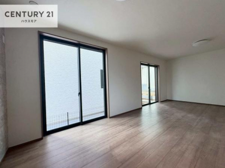 ���r���O�@�D�����z���܂肪���r���O����ł���ċ��S�n�̗ǂ���Ԃ����o���Ă���܂��I
���났�̎��Ԃ��߂����܂��I