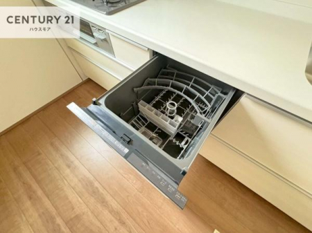 �L�b�`���@�H��@�t���̃L�b�`���ł��I�Z���������r��h�~�Ƃ��đ�ϊ��􂷂�֗��Ȏd�l�ł��I�r���g�C���Ȃ̂ŃL�b�`���̏ꏊ����炸�����X�y�[�X���L���g�����Ƃ��o���܂��I