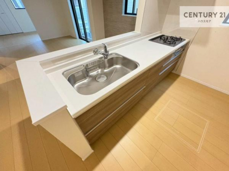 �L�b�`���@��l�C�̑Ζʎ��V�X�e���L�b�`�����̗p���Ă��܂��I���Ƒ��̃R�~���j�P�[�V���������R�Ƒ�����݌v�ł��B
���q�l�ɂ��ڂ��͂��̂Ŋ������ł��ˁB�L�X�g���ĉ��K�ɍ�Ƃ��i�݂܂��B