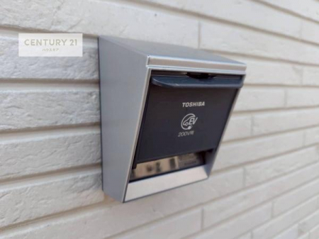 ���̑��@�d�C�����ԁE�v���O�C���n�C�u���b�h�����Ԑ�p�̏[�d�R���Z���g��ݒu���Ă��܂��B
�����ɓ��d�h�~�X�C�b�`��ݒu���邽�߁A���d�̐S�z�͂���܂���B

