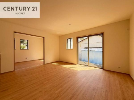 ���r���O�@�傫�ȑ����炽���Ղ�̗z���������閾�邢���r���O�B�J�����̂��郊�r���O�ŉƑ��c���̂��났�̎��Ԃ��߂����܂��I