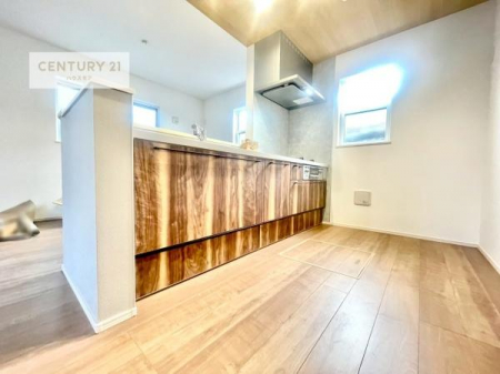 �L�b�`���@��l�C�̑Ζʎ��V�X�e���L�b�`�����̗p���Ă��܂��I���Ƒ��̃R�~���j�P�[�V���������R�Ƒ�����݌v�ł��B
���q�l�ɂ��ڂ��͂��̂Ŋ������ł��ˁB���[�͂�����܂��I