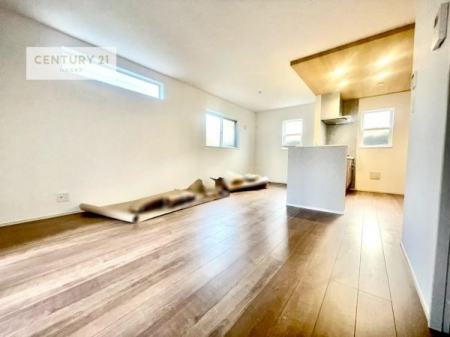 ���r���O�@�D�����z���܂肪���r���O����ł���ċ��S�n�̗ǂ���Ԃ����o���Ă���܂��I
���났�̎��Ԃ��߂����܂��I