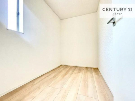 ���[�@2�K�ɂ�3���̔[�˂��������܂��I�Z��Ԃ���������g�����߂ɂ͕K�{�|�C���g�̎��[�X�y�[�X�ł���ˁB
�������Ŗ��邭���C����������ł��܂��B���񌻒n�ł��m�F���������I