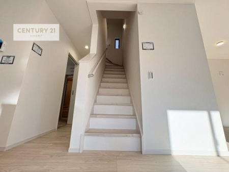 ���̑����ρ@���r���O�C���K�i�ŃR�~���j�P�[�V���������₷�����r���O�I�K�i�͖��邭�萠������Ă��܂��B���q�l�₲�N�z�̕������S���Ă����p�����܂��ˁI