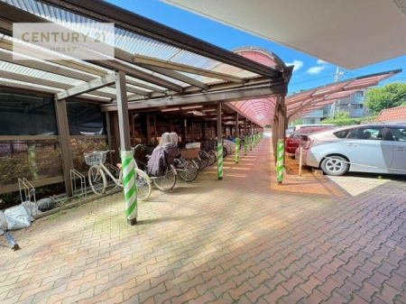 ���̑����p���@���֏ꊮ���ŁA���q���܂̎��]�Ԃ�ʋΗp�̎��]�Ԃ����S���Ēu���܂��B���Ƒ��ɂ����ꂵ���֗��Ȑݔ��ł��B
�󂫏󋵂����C�y�ɂ��₢���킹���������B