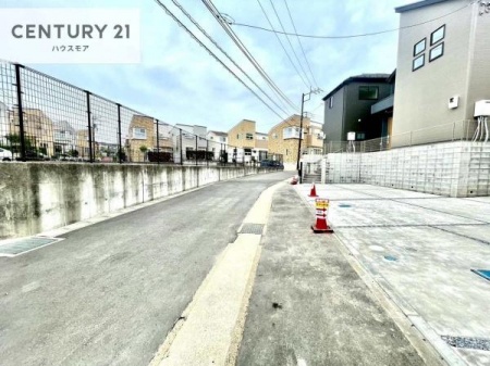 ���̑����n�@�O�ʓ��H��5.7���I�z����ǍD�ȗ��n�ł��B
�Ԍɓ��ꂪ���ȕ������S�ł��ˁB