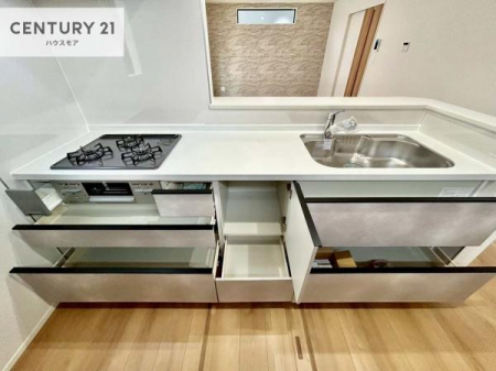 �L�b�`���@���[�X�y�[�X���[�����Ă���A�L�b�`���܂�����������ƕۂ��Ȃ���A�L�X�Ƃ��������X�y�[�X���m�ہB���K�ȍ�Ɗ��ŁA�����̂����������X���[�Y�ɂ͂��ǂ�܂��B