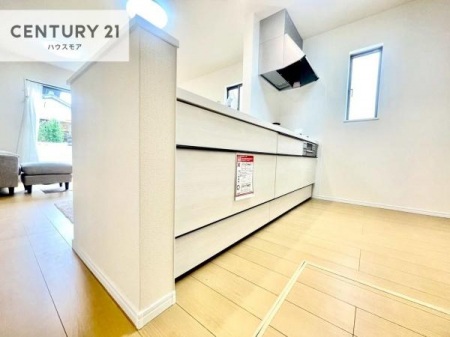 �L�b�`���@��l�C�̑Ζʎ��V�X�e���L�b�`�����̗p���Ă��܂��I���Ƒ��̃R�~���j�P�[�V���������R�Ƒ�����݌v�ł��B
���q�l�ɂ��ڂ��͂��̂Ŋ������ł��ˁB���[�͂�����܂��I