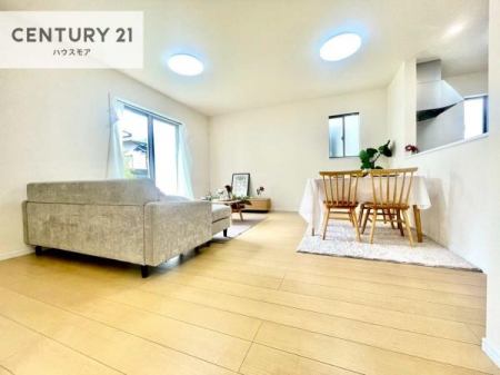 ���r���O�@�D�����z���܂肪���r���O����ł���ċ��S�n�̗ǂ���Ԃ����o���Ă���܂��I
���났�̎��Ԃ��߂����܂��I